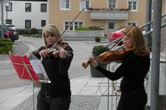 Zwei+Geigenspielerinnen